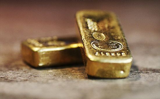 ava爱华平台:黄金价格波动与美元指数有什么关系?